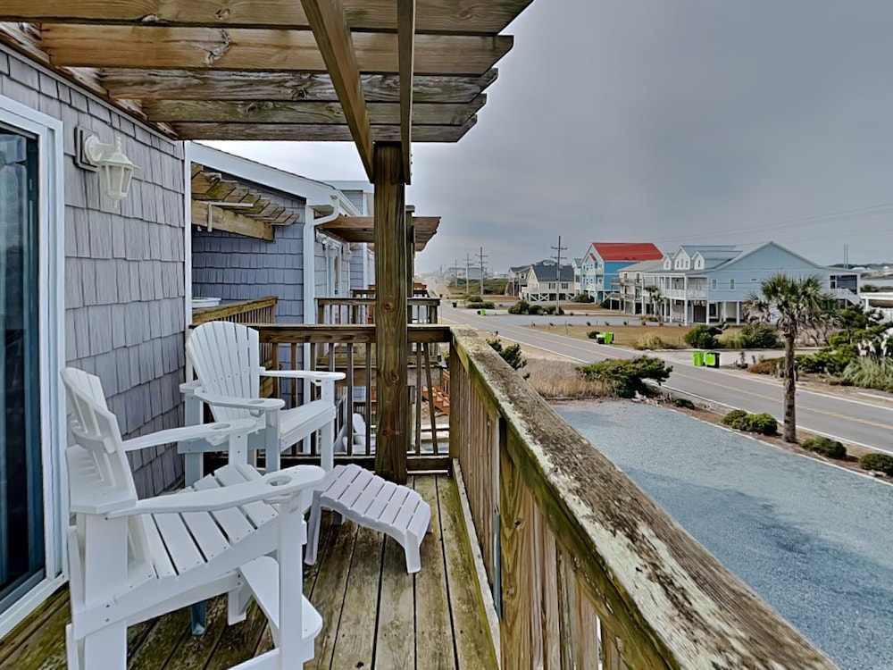 Pelican Nest by Topsail Realty