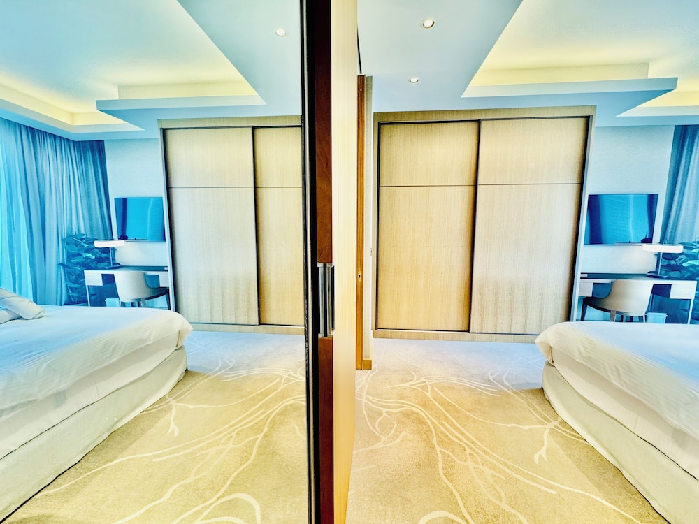 Venduras -Majestic Luxe 2BR Address Opera