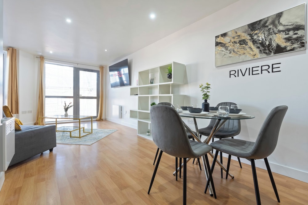 Chic Birmingham Apartment With 2 Bedrooms