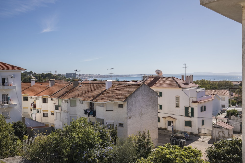 Rustic Seaview Apartment in Cascais view 3