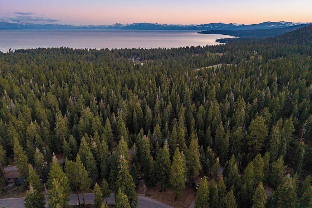 Year-round Tahoe Escape With Hot Tub & Outdoor Dining Timberline Haven by Avantstay