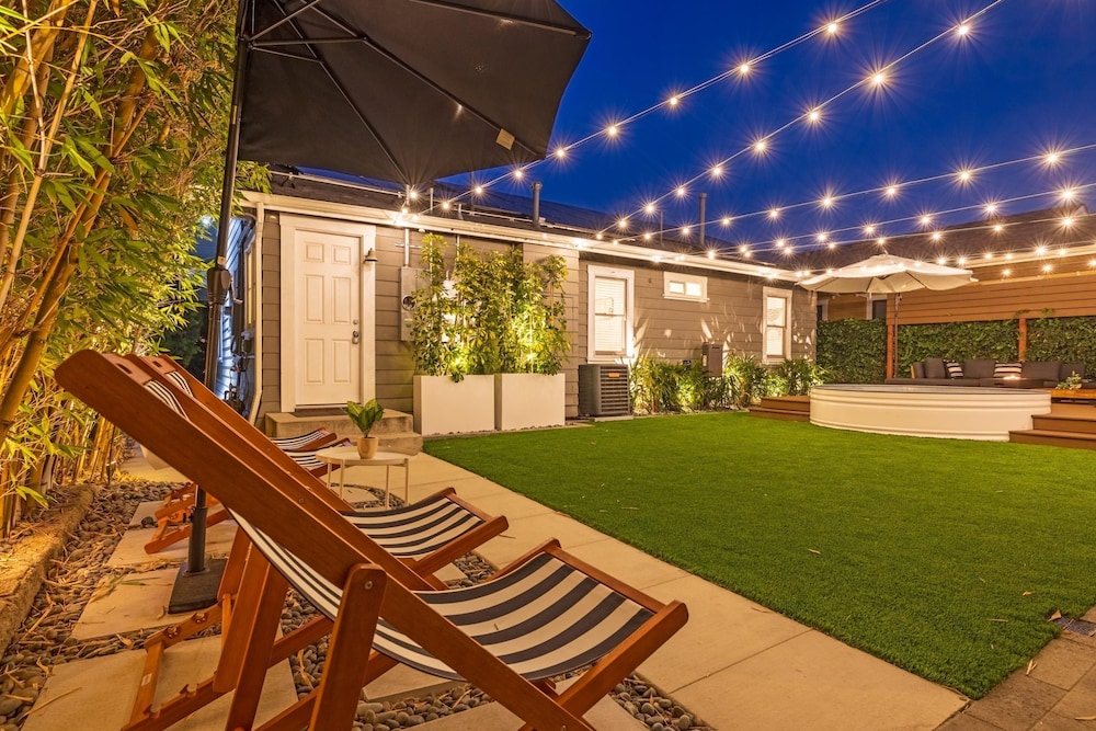 Designer Luxe Compound w Pool-steps to Best Dining