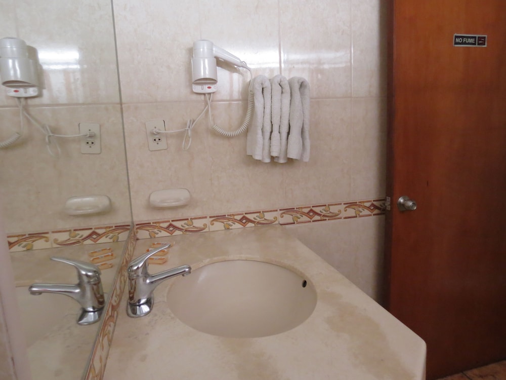 Miraflores Inn