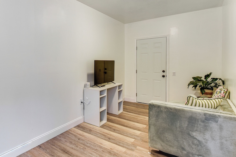 Hike & Sip in North Georgia: Apartment w/ Deck