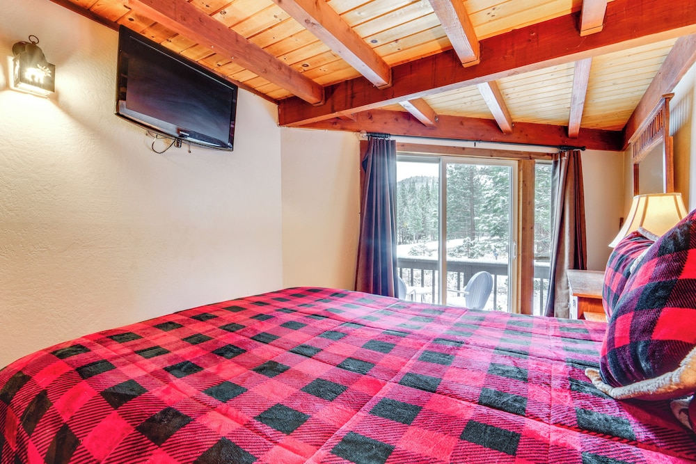 Shuttle to Slopes: Northstar Gem w/ Hot Tub Access