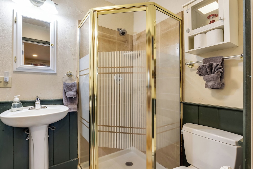 Tahoe Mountain Retreat Sleeps 12!