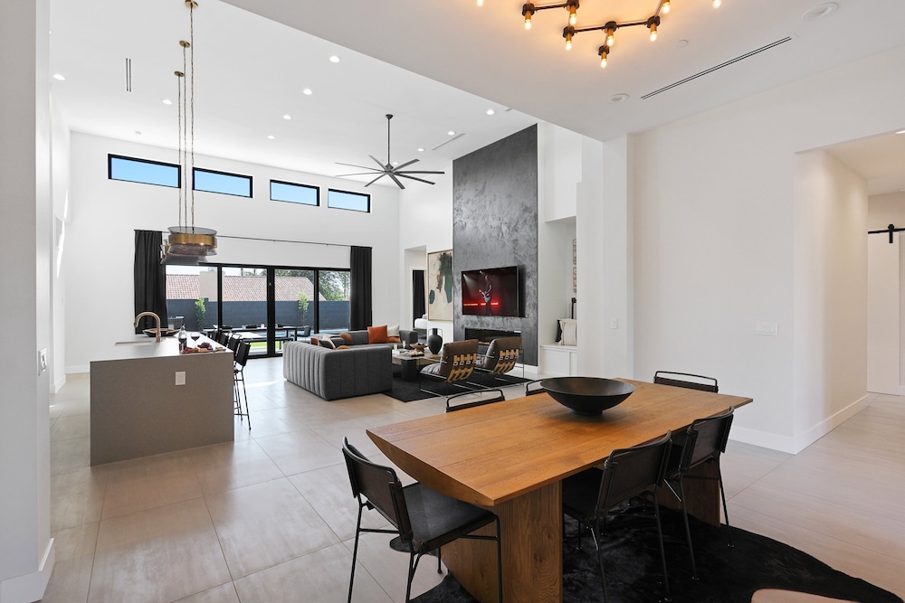 Luxe - Solstice Retreat - Heated Pools - 2 Homes