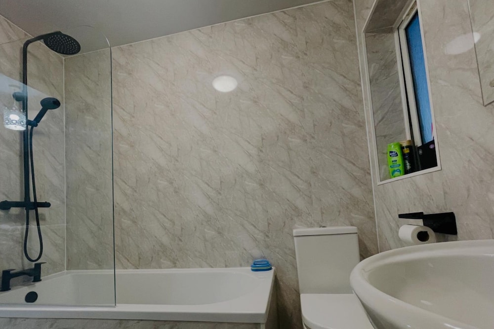 Ford House Retreat - 3 Bedroom Apartment