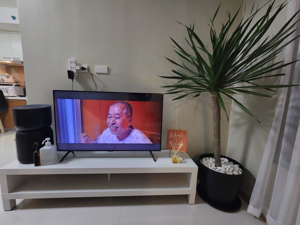 Cozy 1BR Condo in Mandaluyong City With City Skyline View
