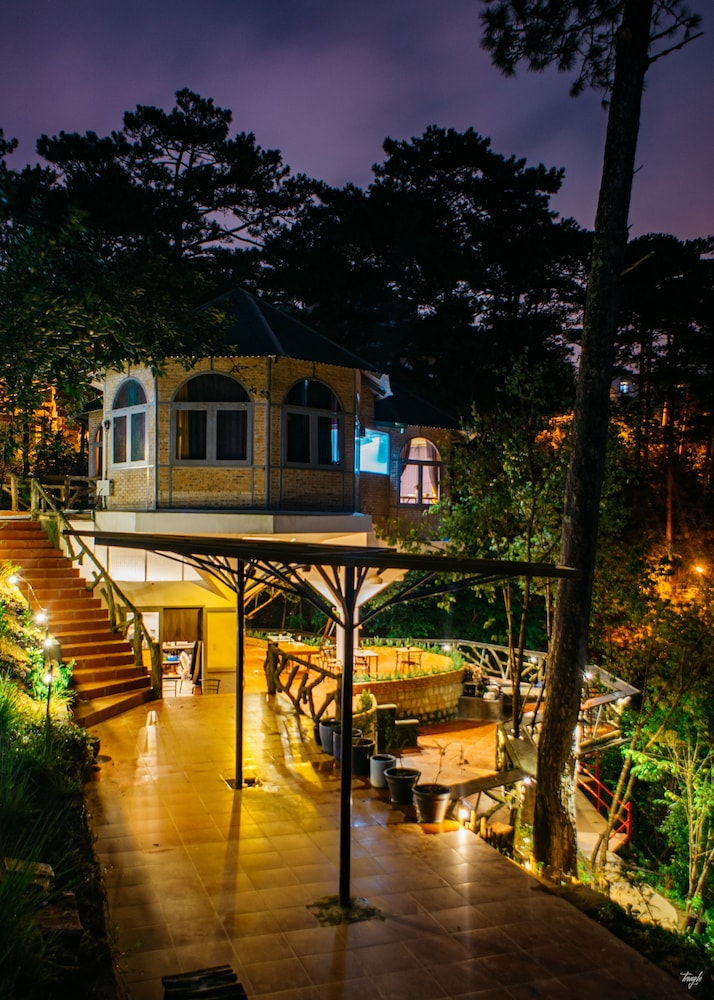 Maple Hostel