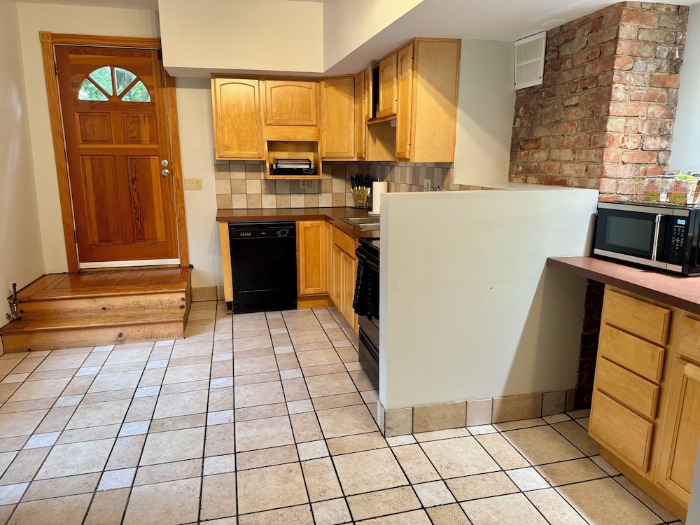 Jungle House Boutique Lofts – Downtown Columbus & Short North