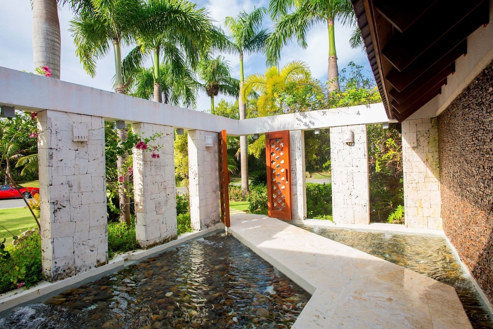 Oceanview Lux Villa - With Eden Roc Club Access view 5