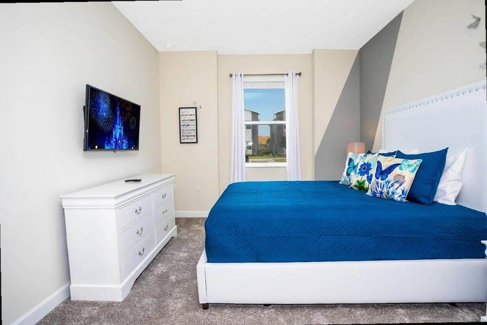Spacious 7BR w Pool Spa Game Room Near Disney
