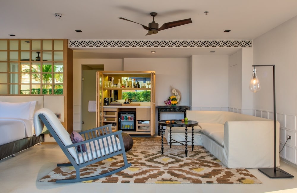 Azaya Pool Suites 12