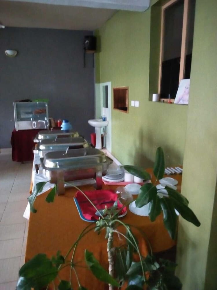Batian Guest Hotel
