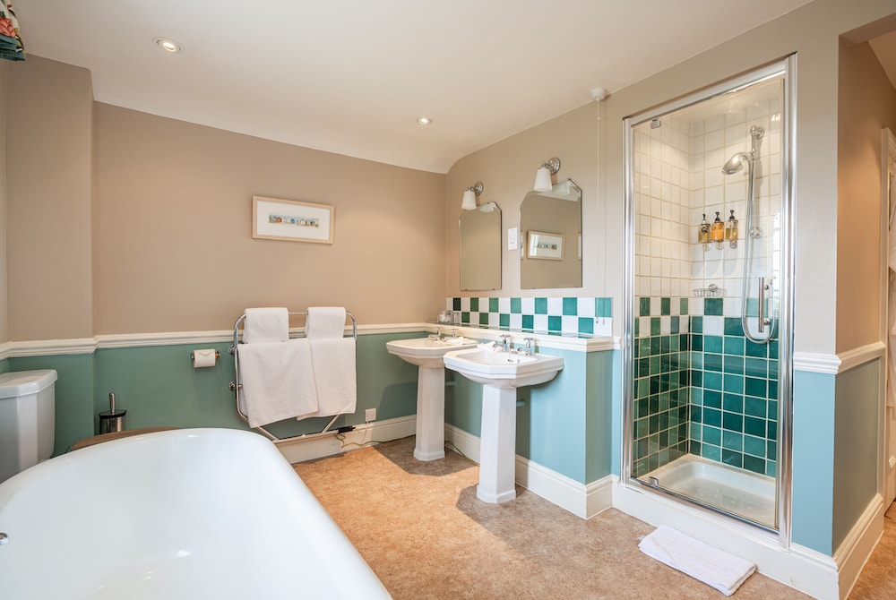 Bridgwater Vacations - Castle of Comfort Hotel  Restaurant - Property Image 12