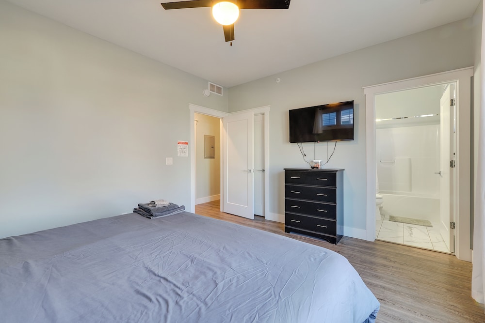 Walk to Front St! Traverse City Condo Near Skiing