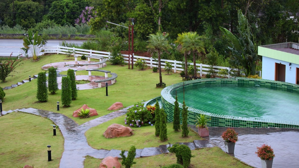 Breeze Hill Hotel