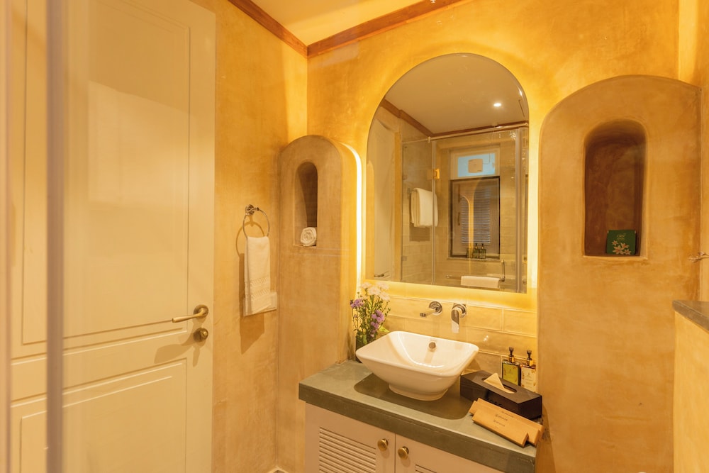 Esh Cottages Birch | Hillside 4-BHK Hideaway With Lush Garden, Common Pool, & Gaming Zone