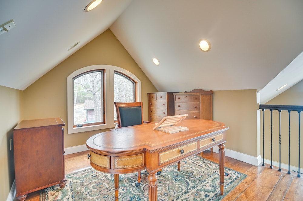 Waterfront Cabin w/ Deck: Serene Eddington Escape