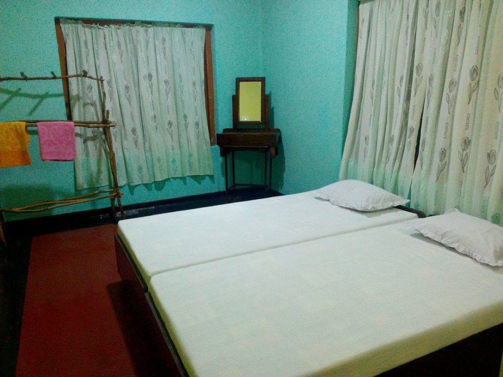 Dreams Garden Surf Lodge view 4