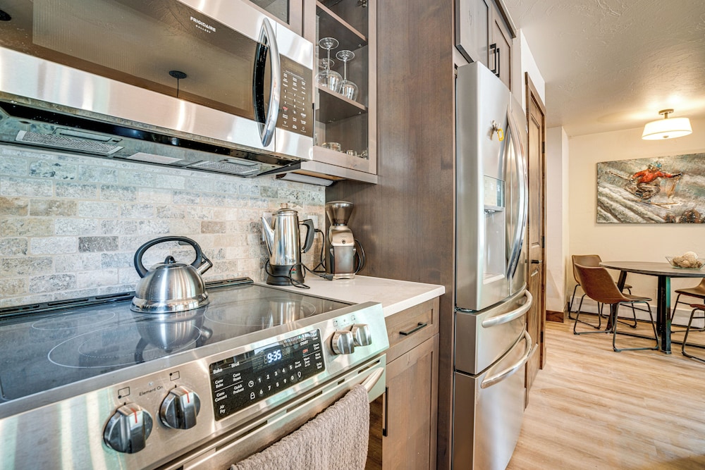 Walk to Slopes & Main St: Cozy Breckenridge Condo!