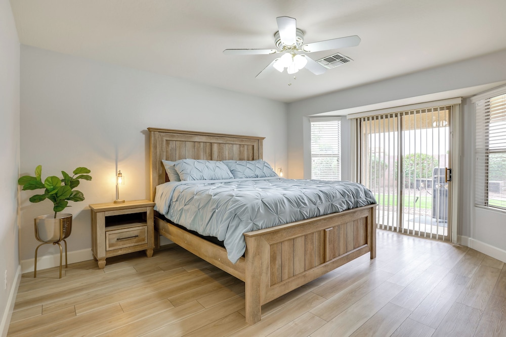 Spacious & Fenced Yard: Relaxing Home in Surprise