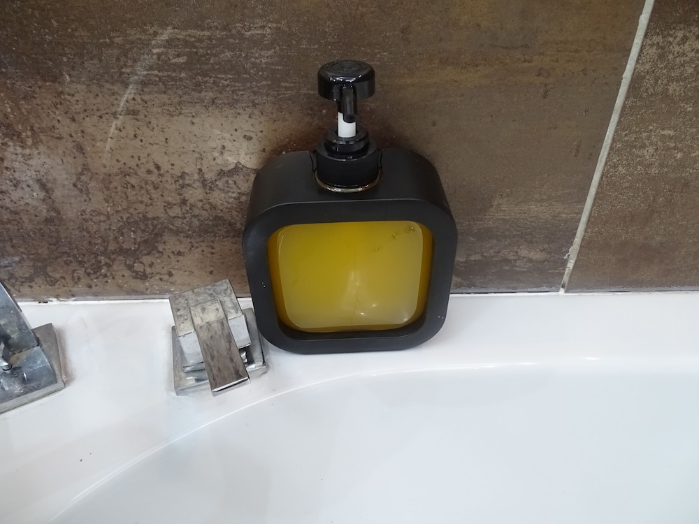 Room-indulgent Escape, Jet Bath, Stunnin