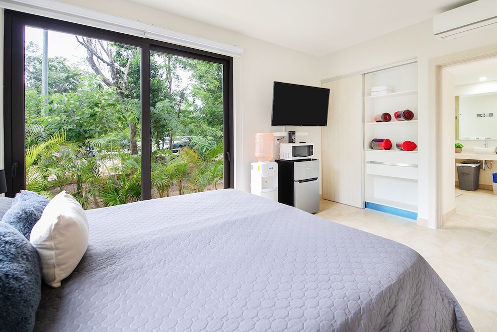 Private Garden Condo by Concierge4u view 4