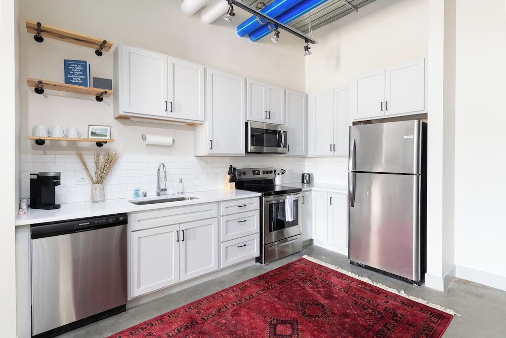Brewery District Apartment Near Fiserv with Rooftop, Gym, and Parking