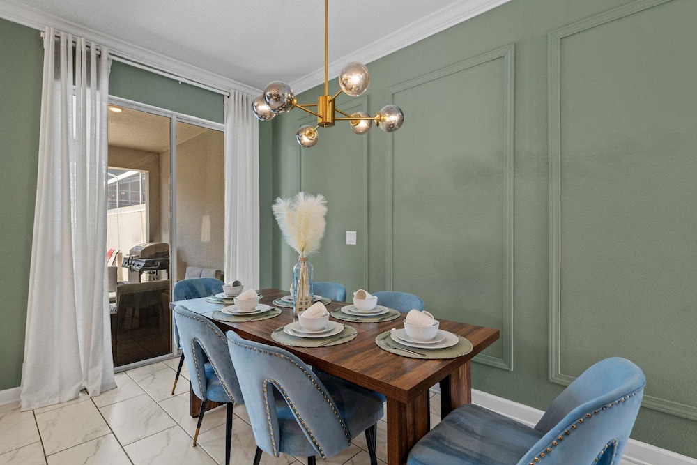 Chic 4BR Home With Mickey Star Wars Rooms