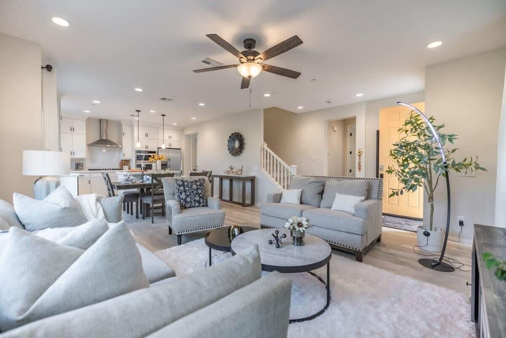 @marbella Lane -amazing 5BR Home in Rancho Mission