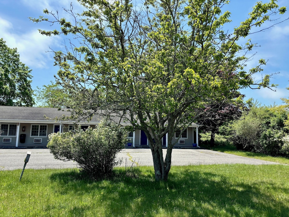 Westhampton Seabreeze Motel