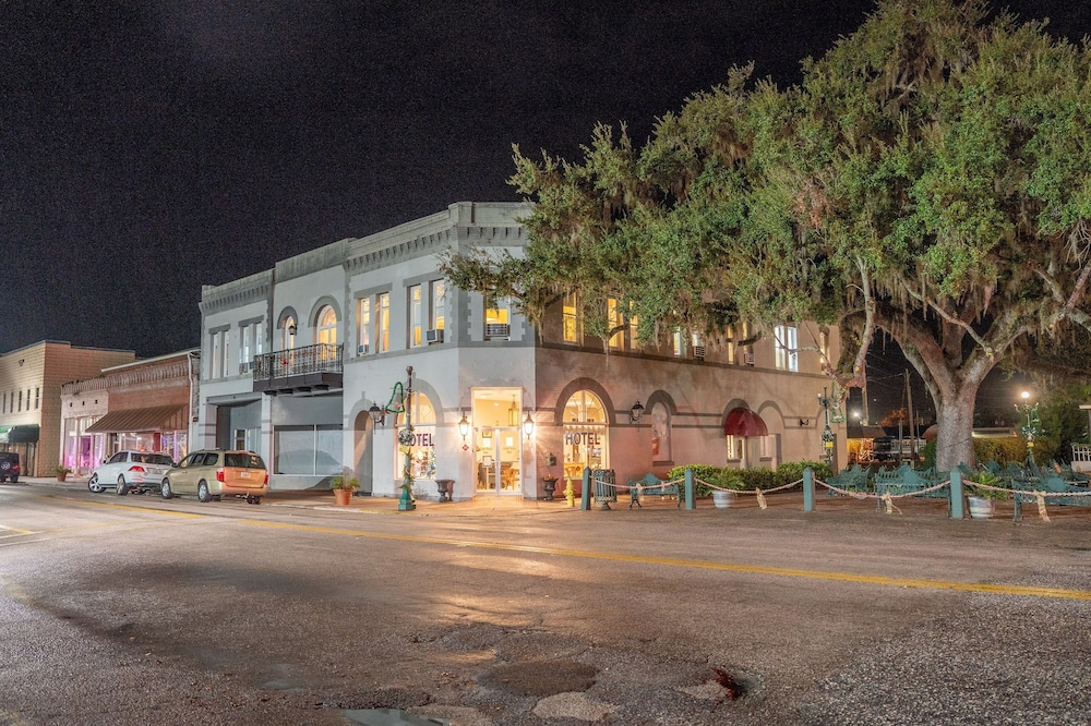 Oak Tree Hotel
