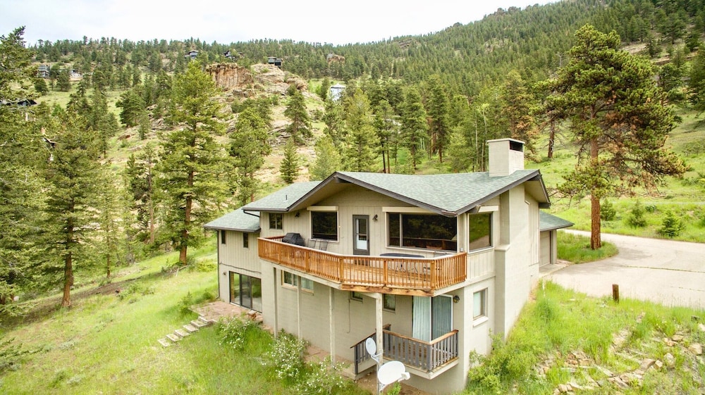 Salmans Bear Cove Family Vacation At Windcliff 4 Bedroom Home by RedAwning in Estes Park, US