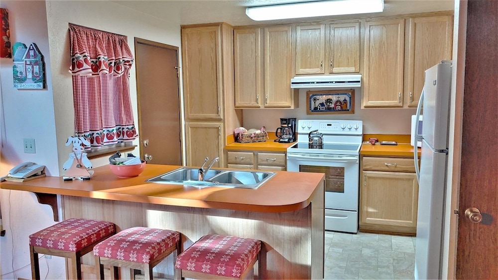 Tennis Village 3 2 Bedroom Apts