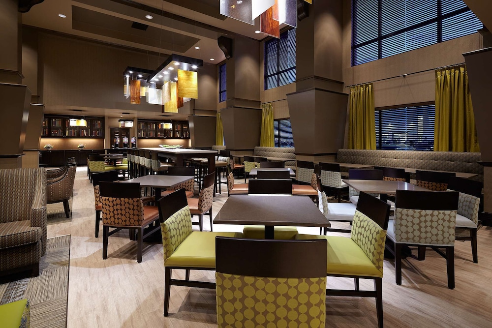 Hampton Inn  Suites by Hilton Montreal-Dorval - Property Image 18