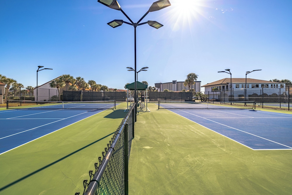 2BR Condo in Edgewater Resort With Golf, Tennis, Pools & Free Tram Service!