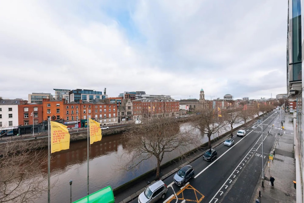 Chic & Radiant 1BD Flat Near Dublin City Centre!