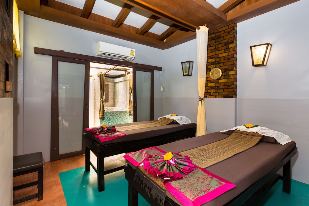 The Lantern Hostel and SPA