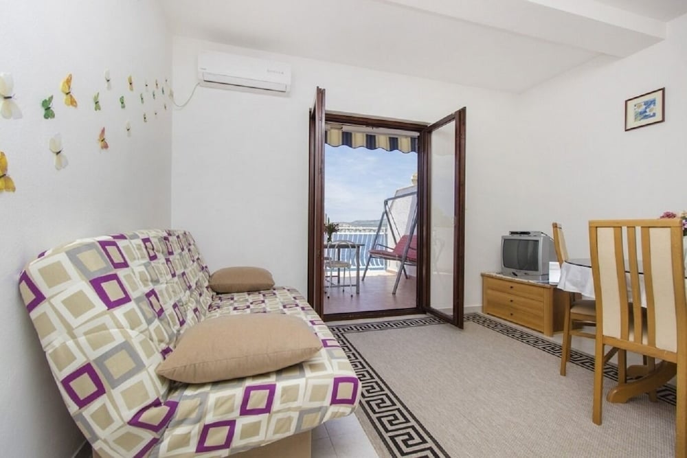 Milans - 25m From the Beach - A3 view 3