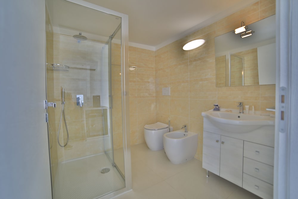 Riviera Luxury Rooms