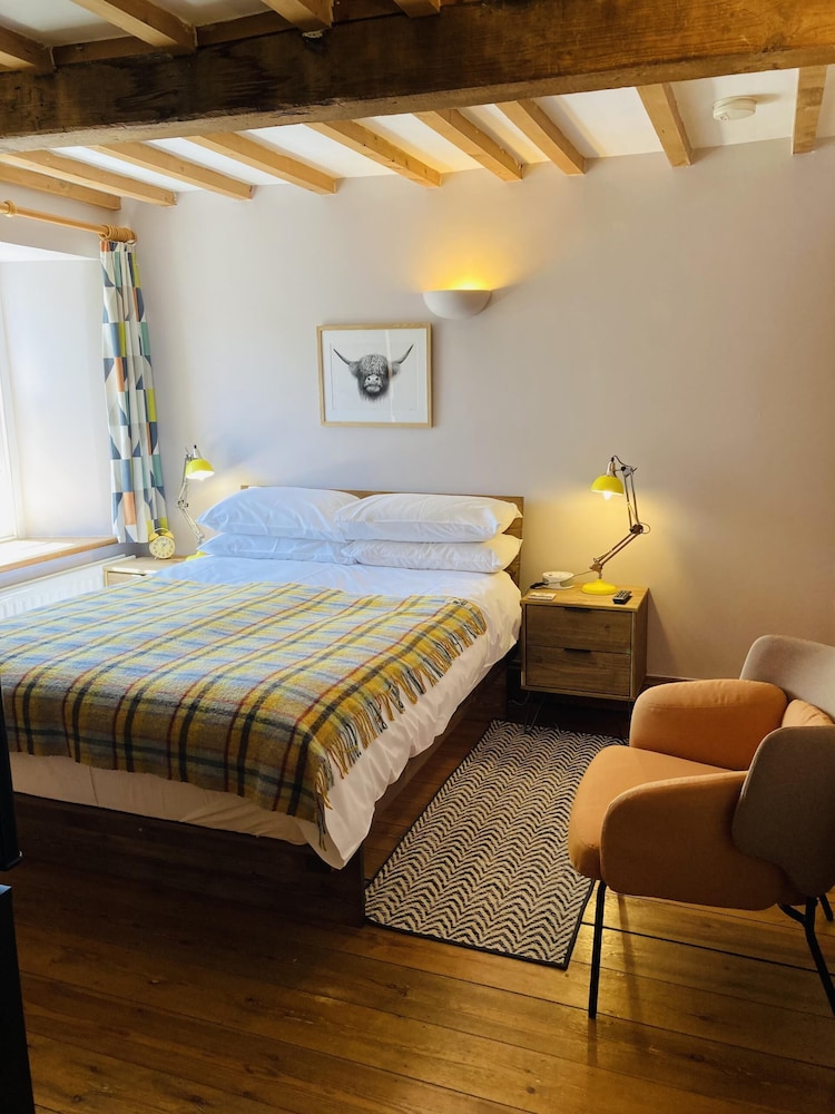Riverside B & B