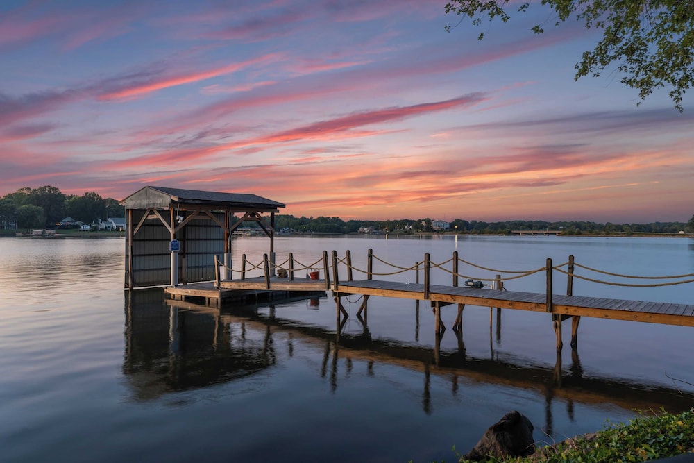 Lakefront Home w/ Dock, Game Room & Hot Tub Ponderosa Peninsula by Avantstay