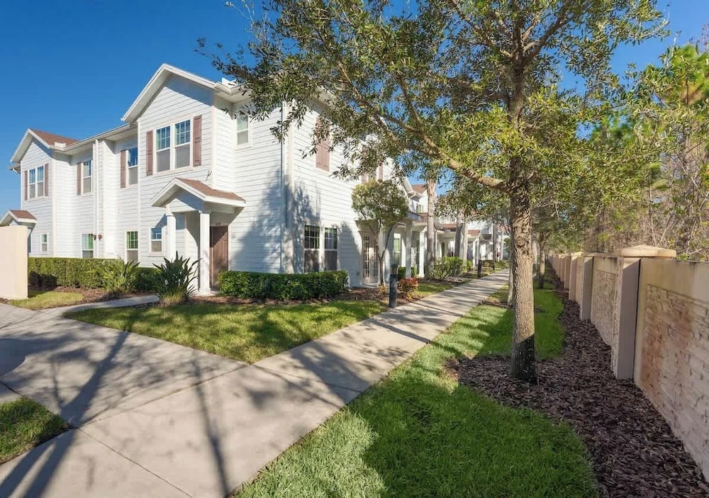 Kissimmee 4BR Townhouse: Perfect for Families!