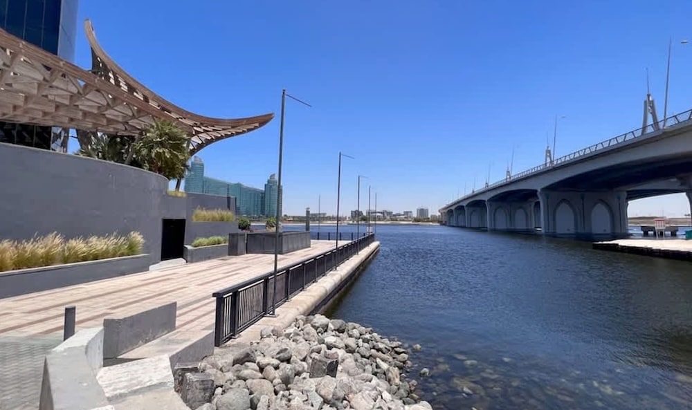 Chic 1BR Iris Amber Al Jaddaf