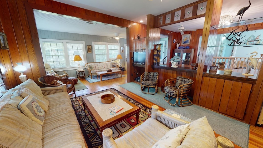 1111 2nd Avenue by Tybee Vacation Rentals