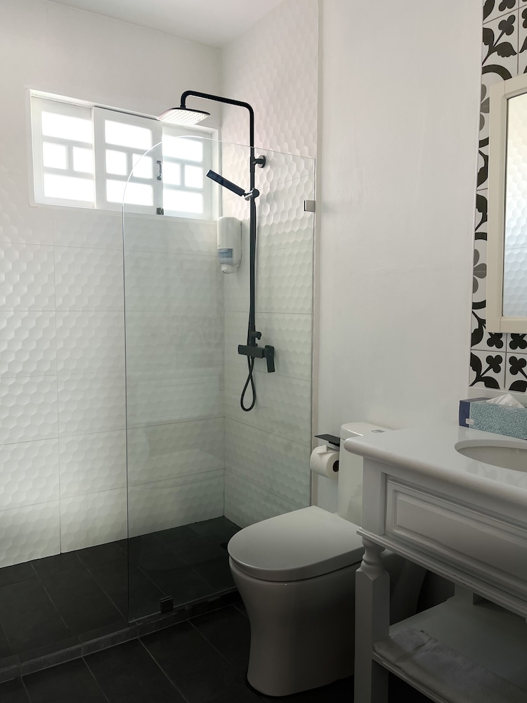 Hotel Fleur De Lys - Property Image 19