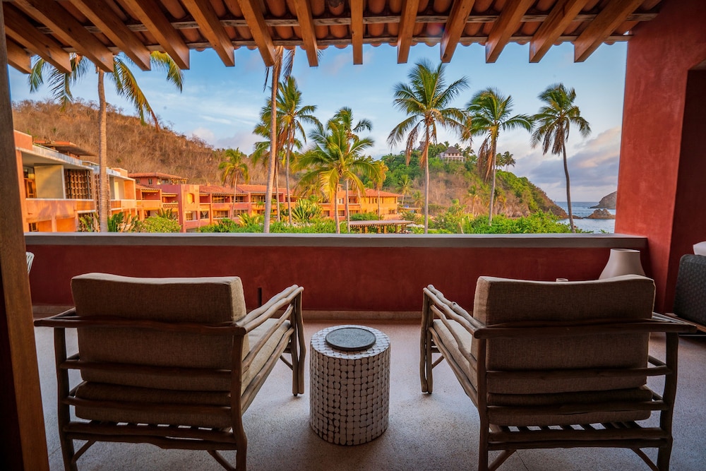 Careyes 114 Oceanfront Luxury With a Spacious Te