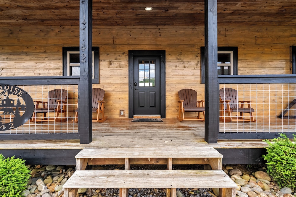 Amazing View Cabin w Gameroom Hot Tub Fire Pit